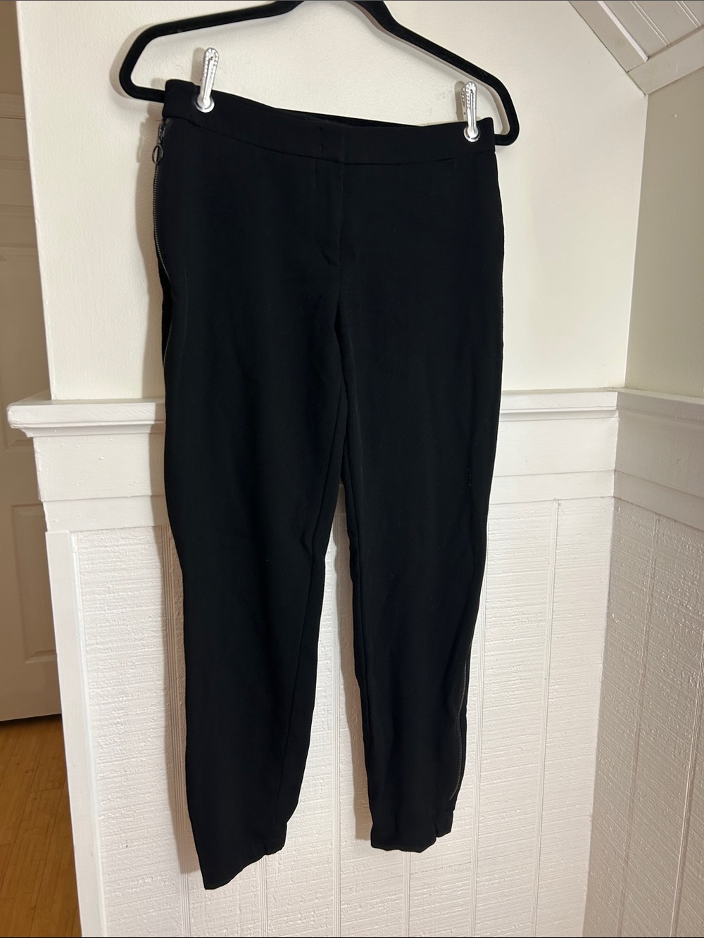 Akris Punto Side Zipper Black Cropped Pants size 6